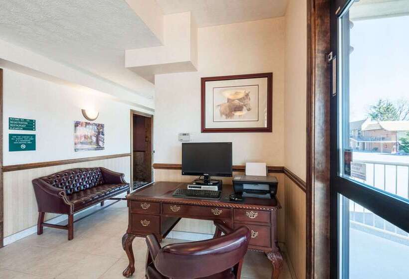 Отель Rodeway Inn & Suites Charles Town, Wv