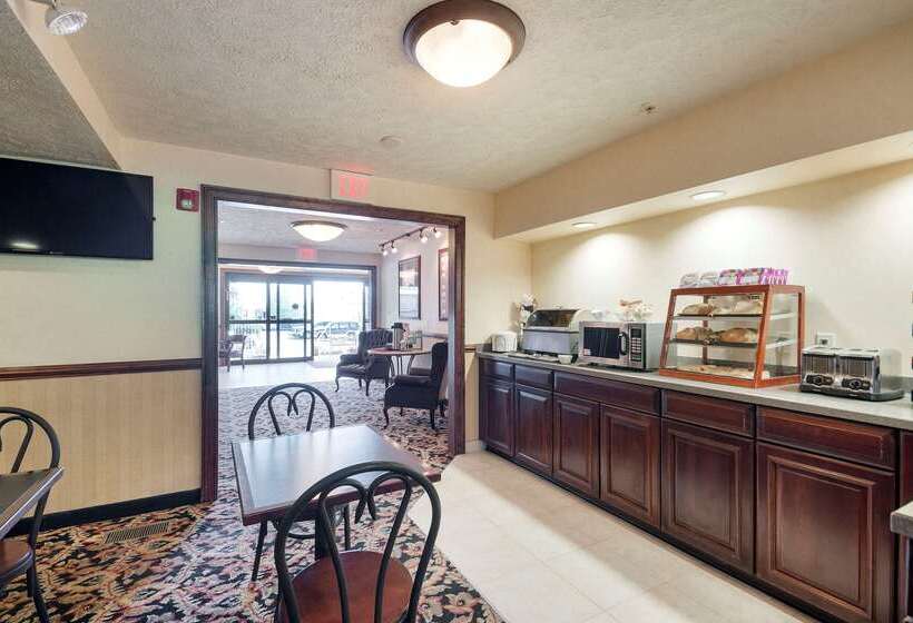 Отель Rodeway Inn & Suites Charles Town, Wv