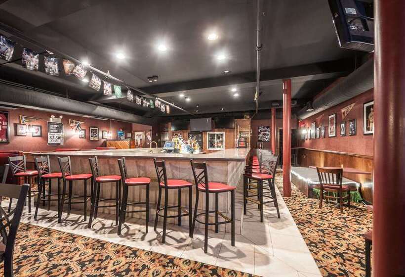 Отель Rodeway Inn & Suites Charles Town, Wv