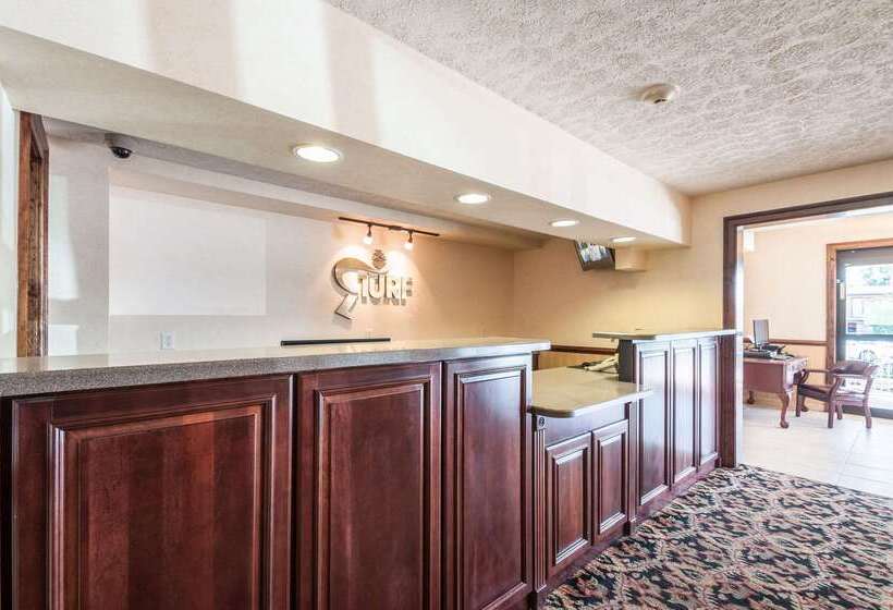 Отель Rodeway Inn & Suites Charles Town, Wv