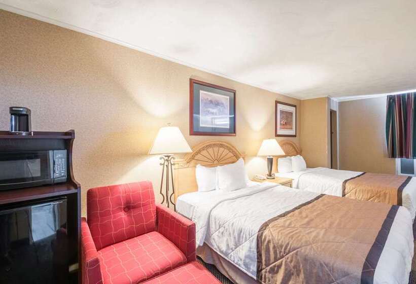 Отель Rodeway Inn & Suites Charles Town, Wv