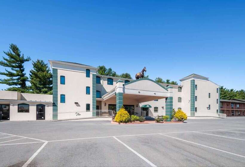 Отель Rodeway Inn & Suites Charles Town, Wv