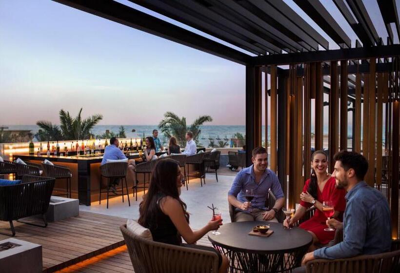 Отель Saadiyat Rotana Resort And Villas