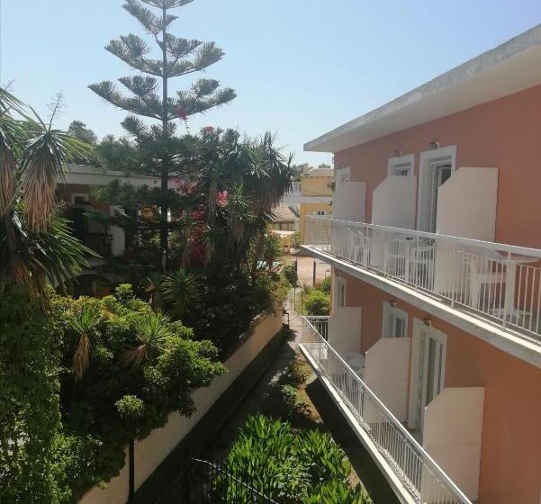 Отель Sirena Beach