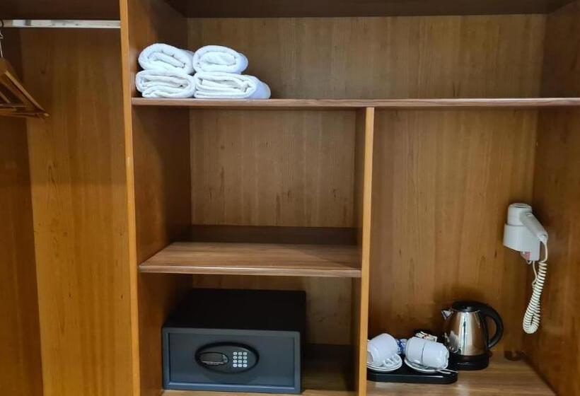 酒店 The Farnham Arms