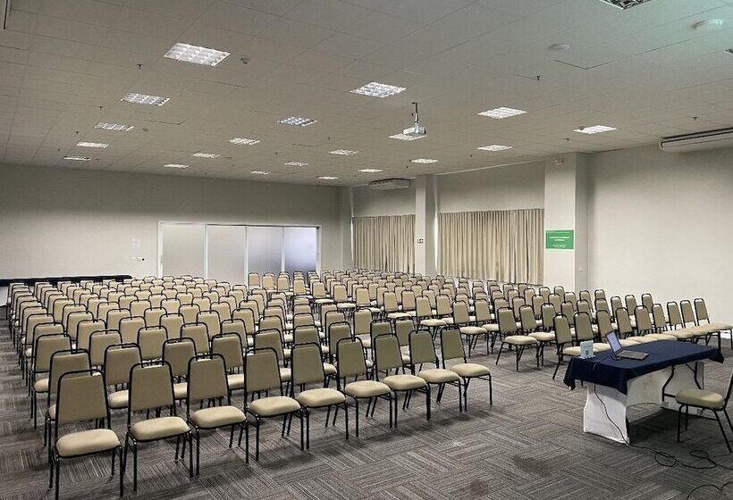 Отель Transamerica Executive Maringa