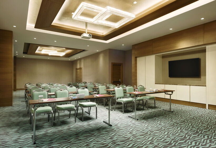 ホテル Tryp By Wyndham Istanbul Basın Ekspres