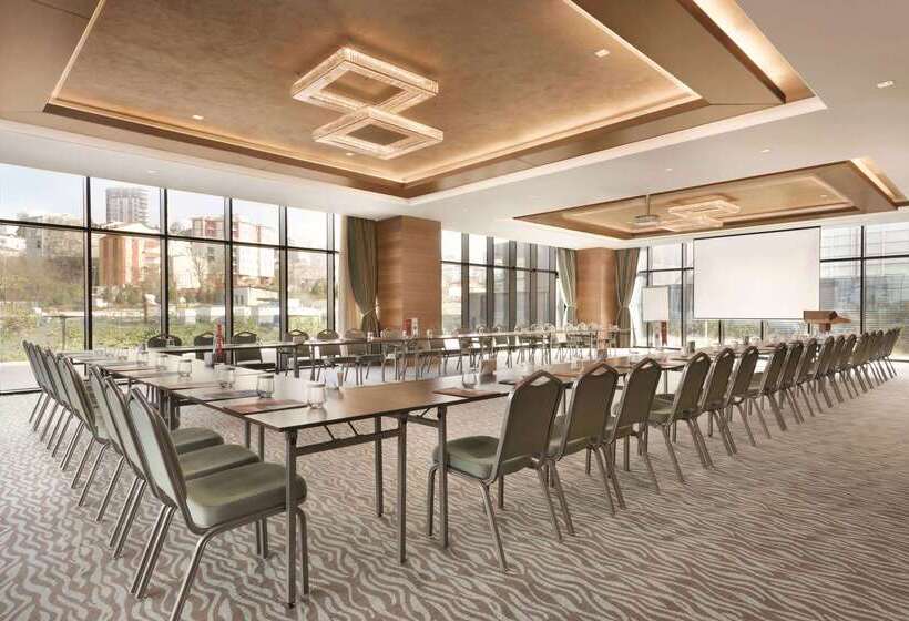 ホテル Tryp By Wyndham Istanbul Basın Ekspres