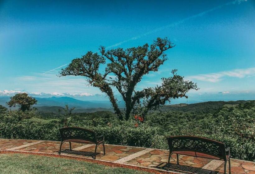 Villa Blanca Cloud Forest Hotel & Retreat