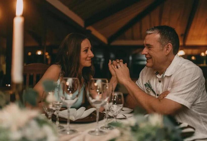 Villa Blanca Cloud Forest Hotel & Retreat