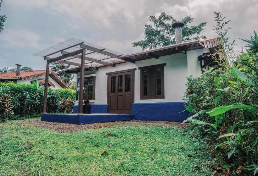 Villa Blanca Cloud Forest Hotel & Retreat