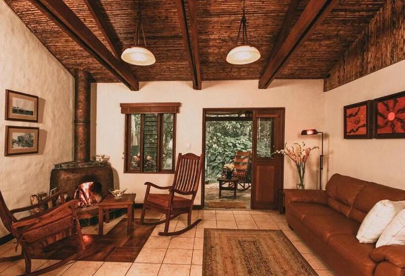 Villa Blanca Cloud Forest Hotel & Retreat