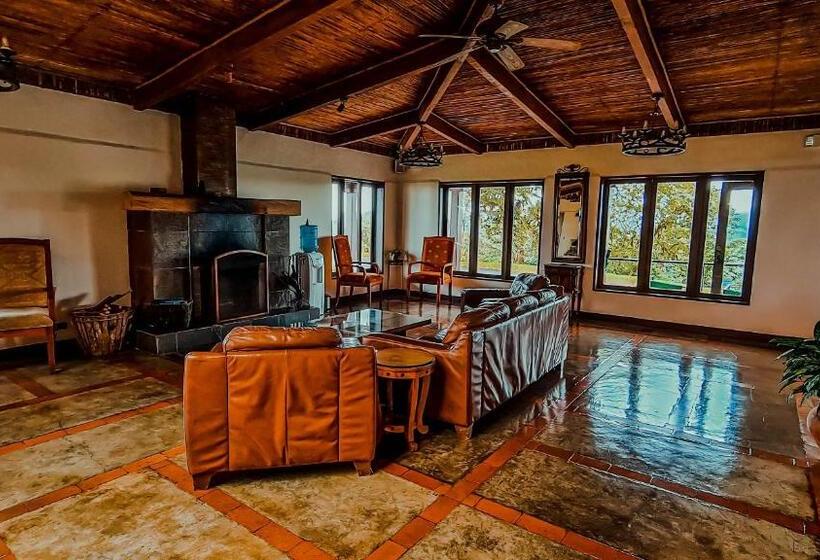 Villa Blanca Cloud Forest Hotel & Retreat