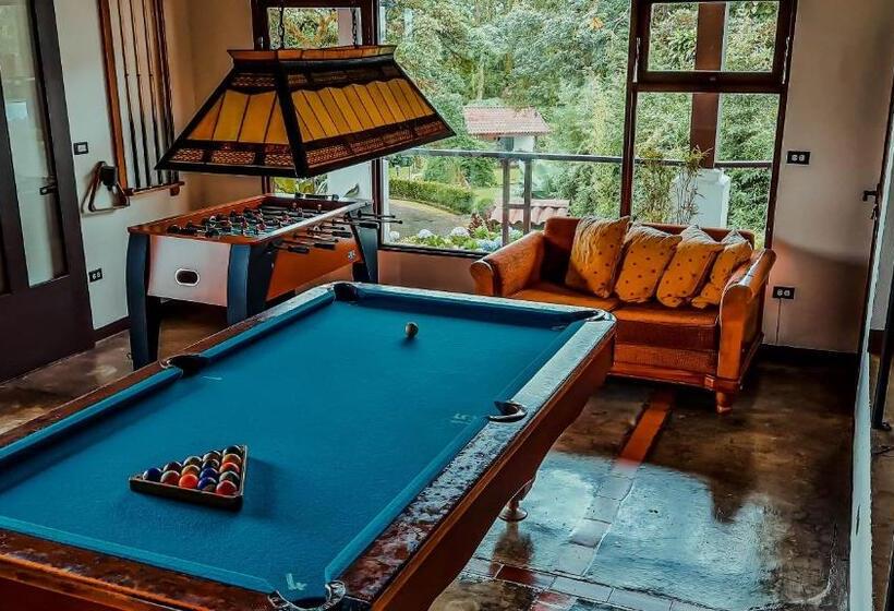 Villa Blanca Cloud Forest Hotel & Retreat