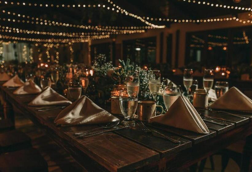 Villa Blanca Cloud Forest Hotel & Retreat