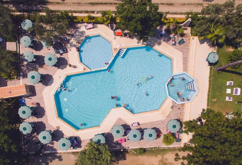 هتل Villaggio Borgo Degli Ulivi