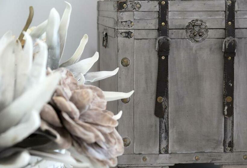 هتل White Pearls Luxury Suites   Adults Only