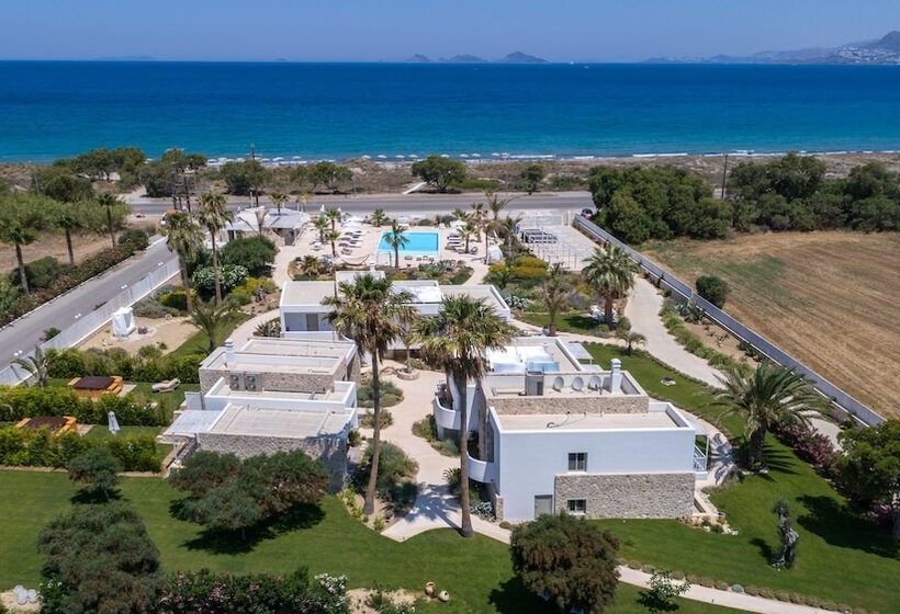 هتل White Pearls Luxury Suites   Adults Only