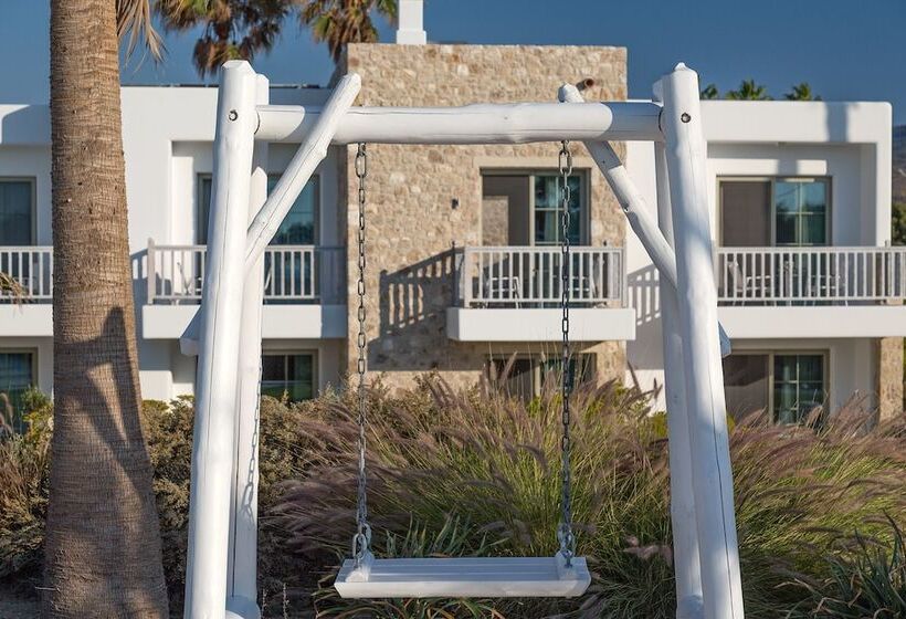 هتل White Pearls Luxury Suites   Adults Only