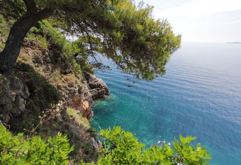 Kalamota Beach House