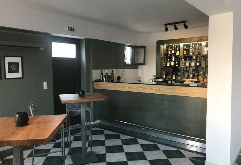 Natalie's Hotel & Apartments