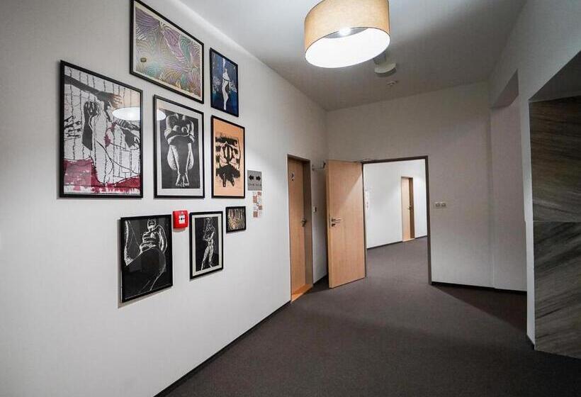 إقامة Kampus Palace