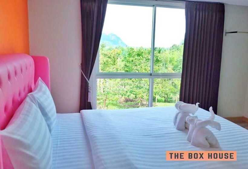 منتجع The Box House