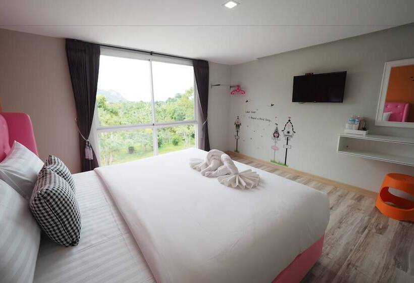 منتجع The Box House