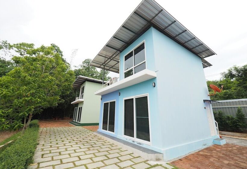 منتجع The Box House