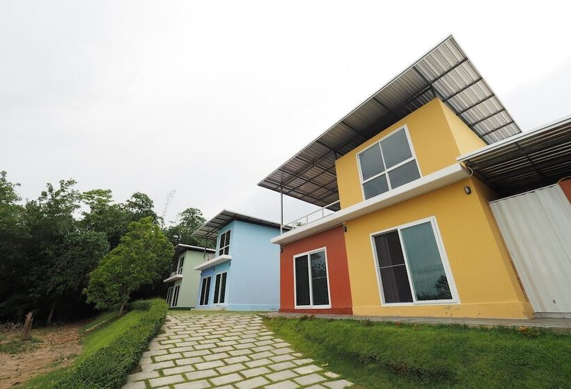 منتجع The Box House