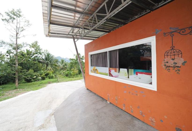 منتجع The Box House