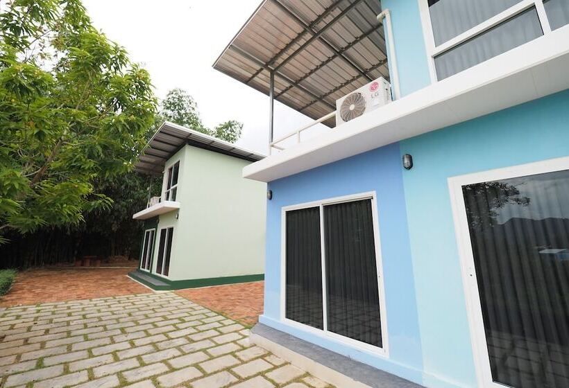 منتجع The Box House