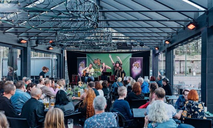 Sandy Kelt   Irish House Apartments