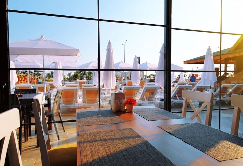 Sey Beach Hotel &spa