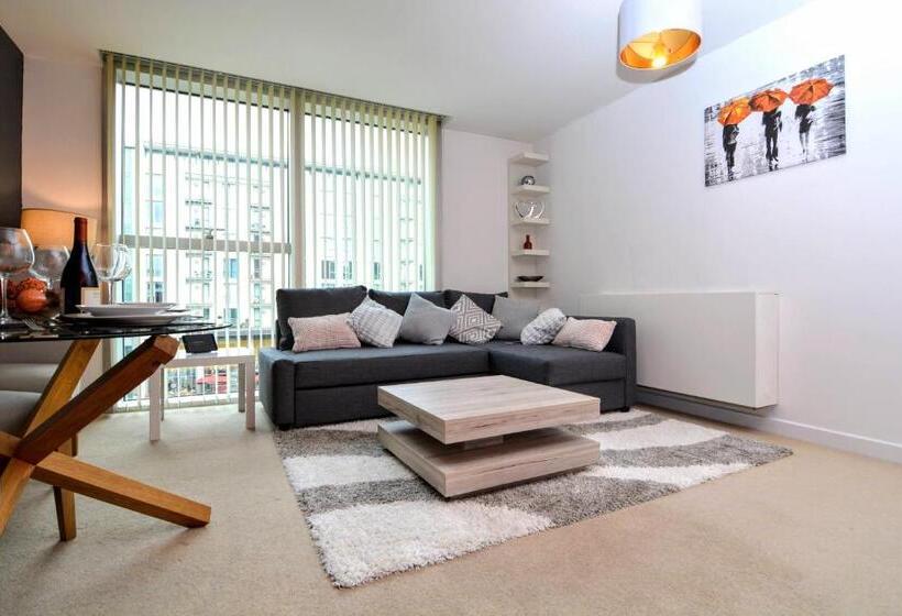 Stylish City Centre Apartment Home From Home With Fully Equipped Kitchen, Smart Tv, Netflix, Super