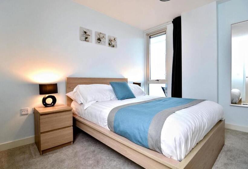 Stylish City Centre Apartment Home From Home With Fully Equipped Kitchen, Smart Tv, Netflix, Super