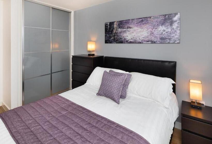 Stylish City Centre Apartment Home From Home With Fully Equipped Kitchen, Smart Tv, Netflix, Super
