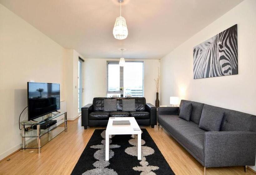 Stylish City Centre Apartment Home From Home With Fully Equipped Kitchen, Smart Tv, Netflix, Super