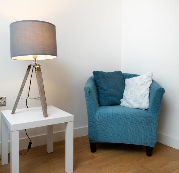 Stylish City Centre Apartment Home From Home With Fully Equipped Kitchen, Smart Tv, Netflix, Super