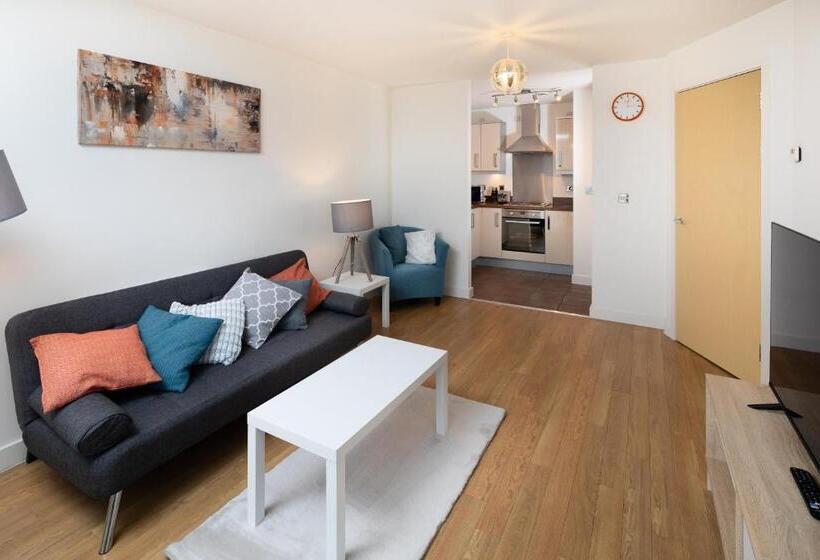 Stylish City Centre Apartment Home From Home With Fully Equipped Kitchen, Smart Tv, Netflix, Super