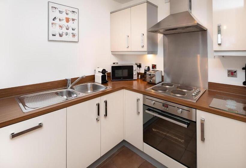 Stylish City Centre Apartment Home From Home With Fully Equipped Kitchen, Smart Tv, Netflix, Super