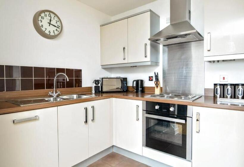 Stylish City Centre Apartment Home From Home With Fully Equipped Kitchen, Smart Tv, Netflix, Super