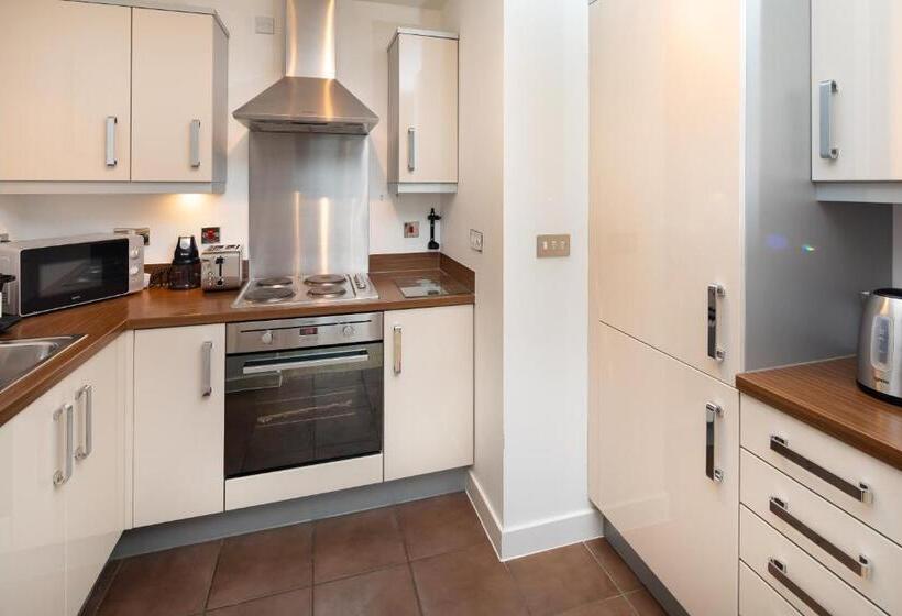 Stylish City Centre Apartment Home From Home With Fully Equipped Kitchen, Smart Tv, Netflix, Super