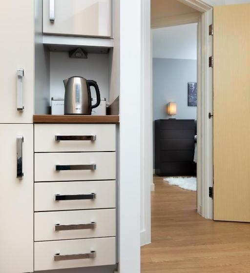 Stylish City Centre Apartment Home From Home With Fully Equipped Kitchen, Smart Tv, Netflix, Super