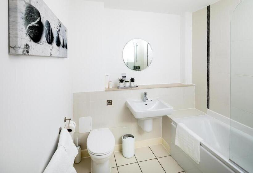 Stylish City Centre Apartment Home From Home With Fully Equipped Kitchen, Smart Tv, Netflix, Super