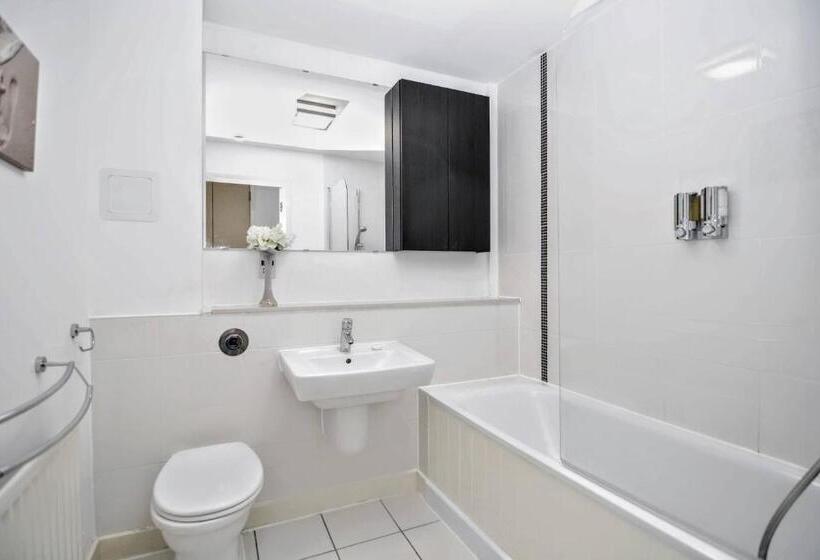 Stylish City Centre Apartment Home From Home With Fully Equipped Kitchen, Smart Tv, Netflix, Super