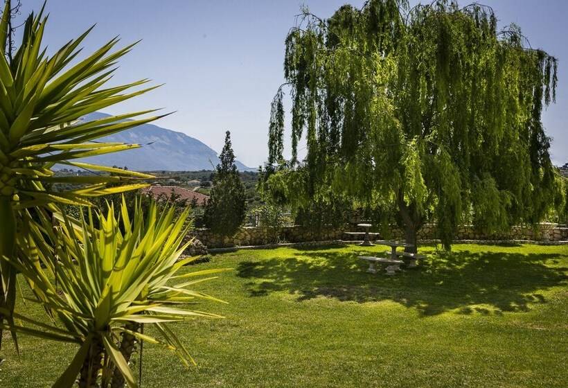 Evi S Gardens