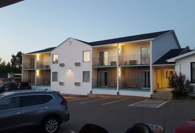 酒店 Auberge Shores Inn &