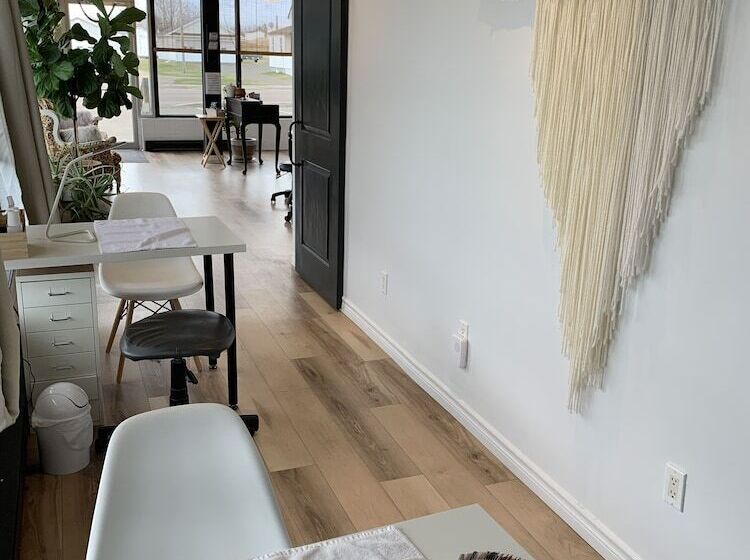 酒店 Auberge Shores Inn &