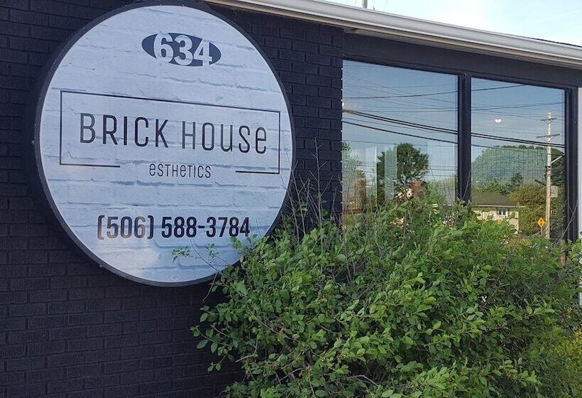 酒店 Auberge Shores Inn &